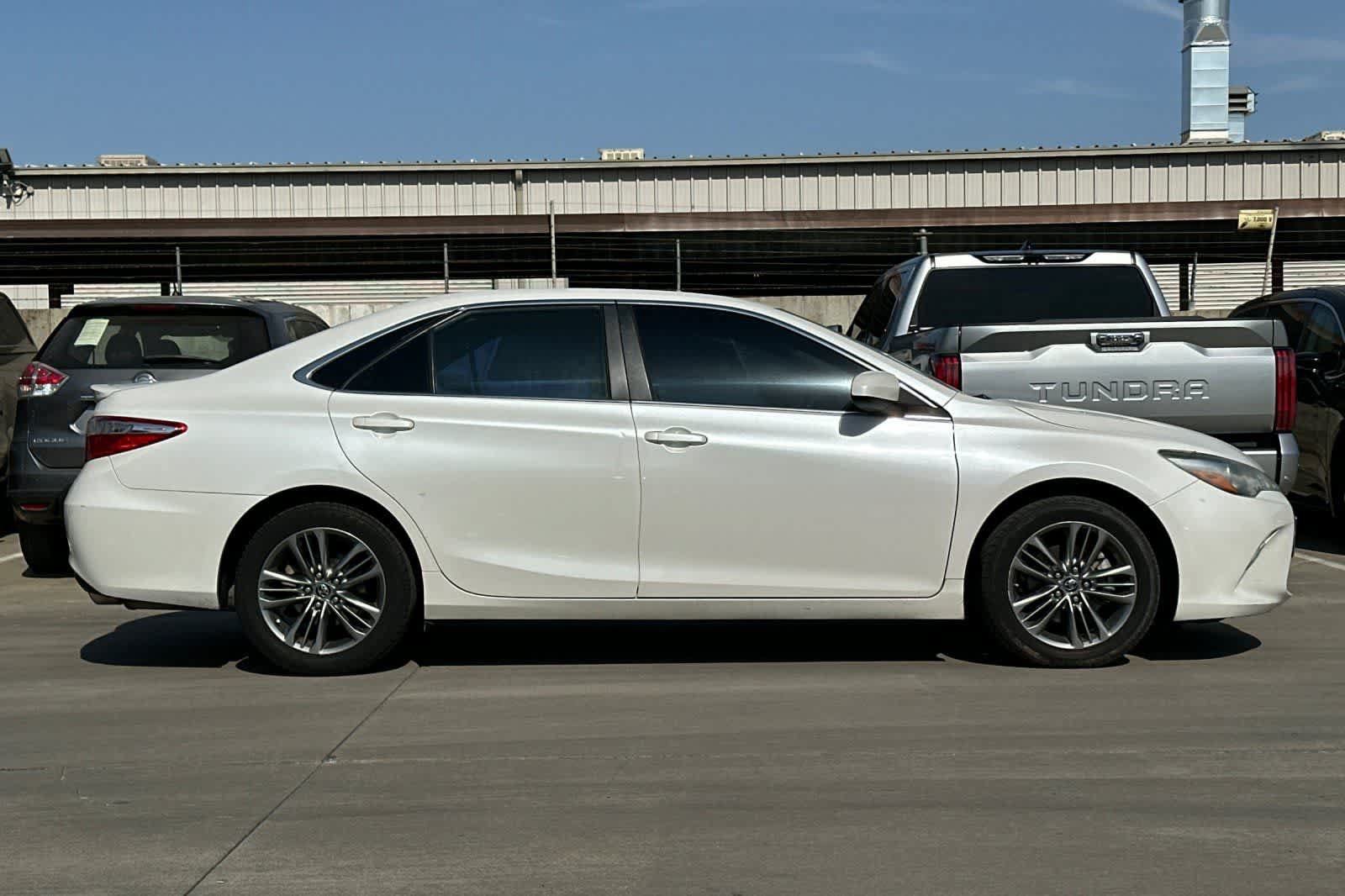 Used 2016 Toyota Camry SE FWD image 9