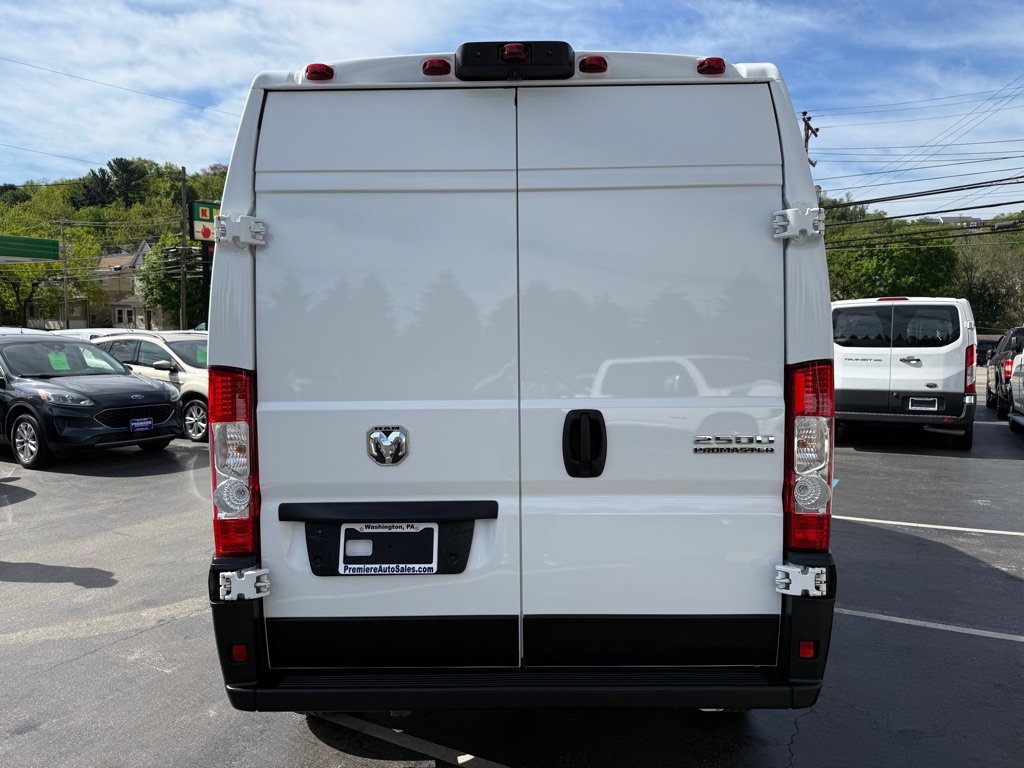 Used 2025 RAM ProMaster 2500 w/ Convenience Group FWD image 4