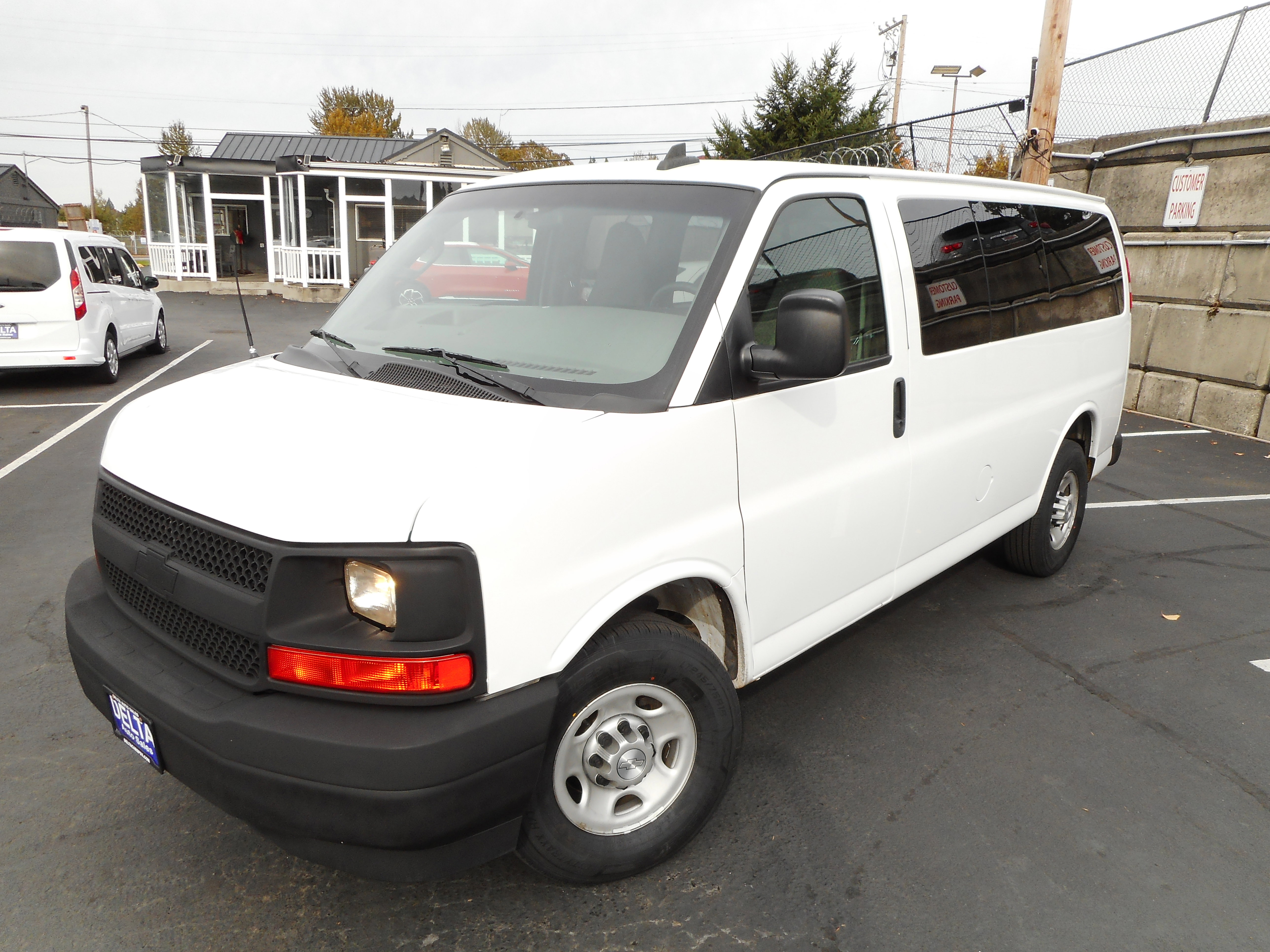 Used 2017 Chevrolet Express 2500 LS RWD image 4
