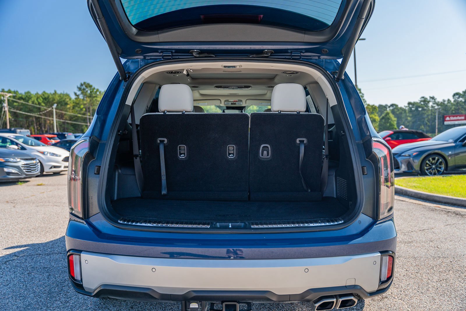 Used 2024 Kia Telluride SX w/ Towing Package image 15