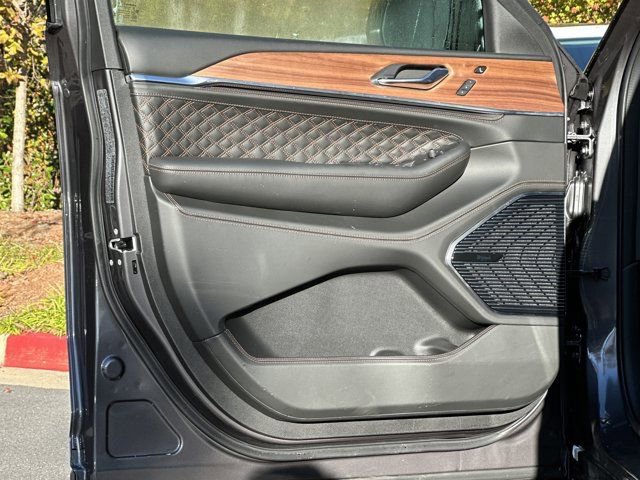 New 2025 Jeep Grand Cherokee Summit image 10