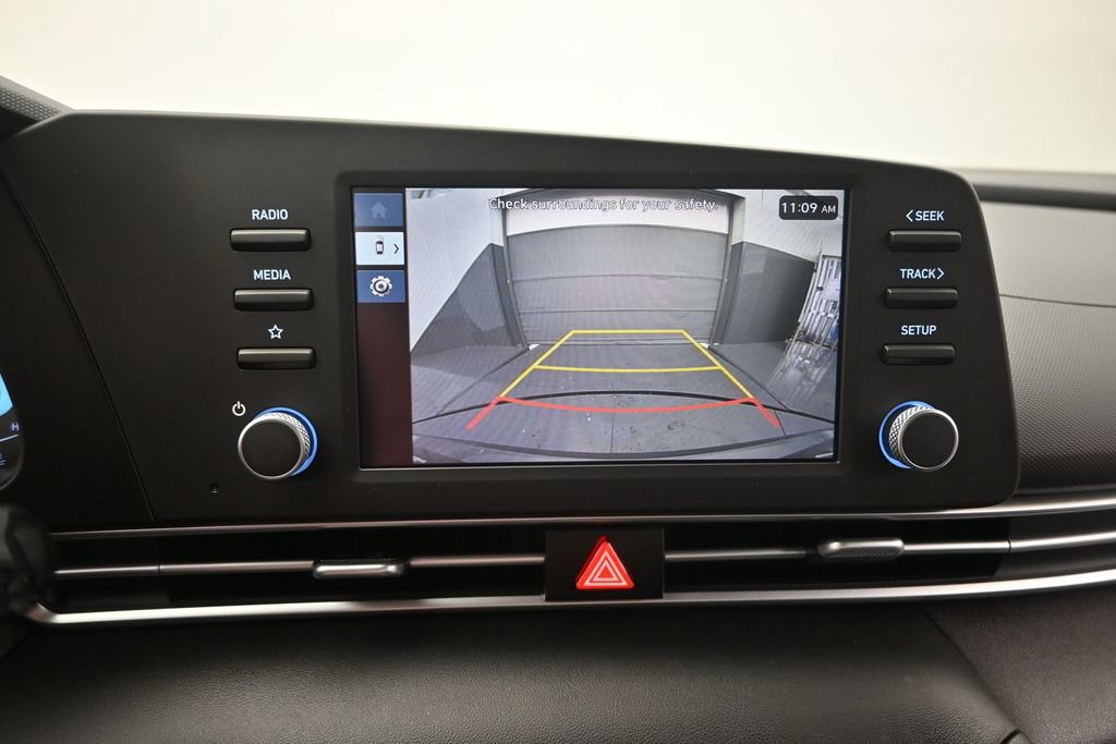 Used 2025 Hyundai Elantra SE FWD image 17
