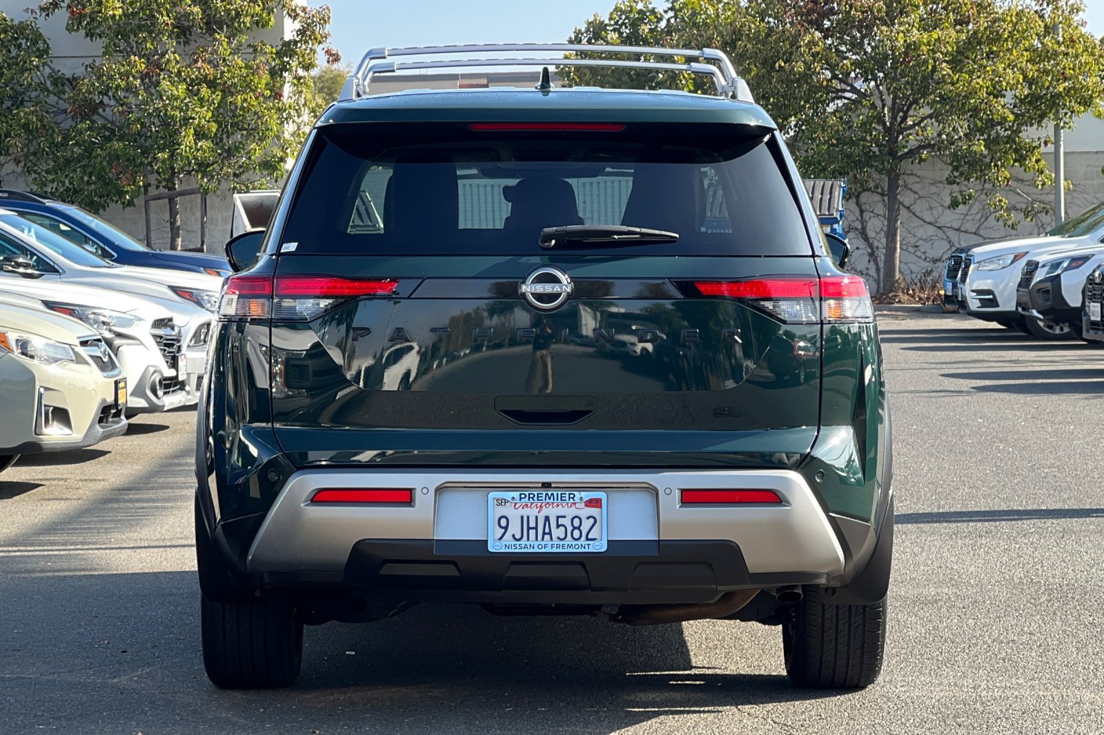Certified 2024 Nissan Pathfinder SL w/ Black Appearance Package FWD image 5