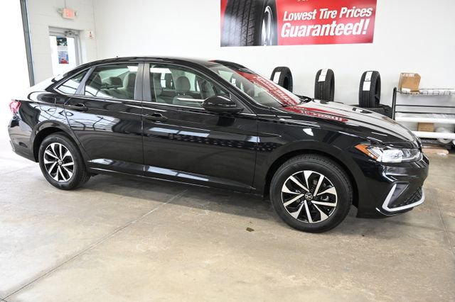 Used 2025 Volkswagen Jetta S image 4