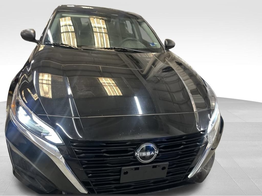 Used 2024 Nissan Altima 2.5 SV FWD image 9