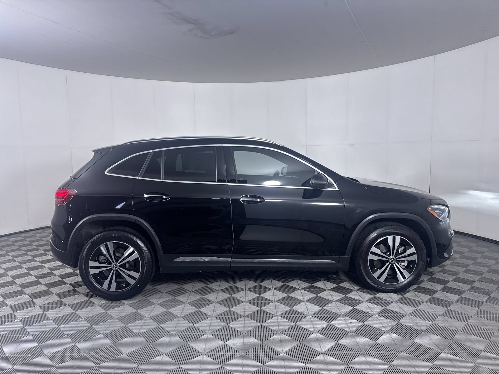 Used 2025 Mercedes-Benz GLA 250 4MATIC image 10