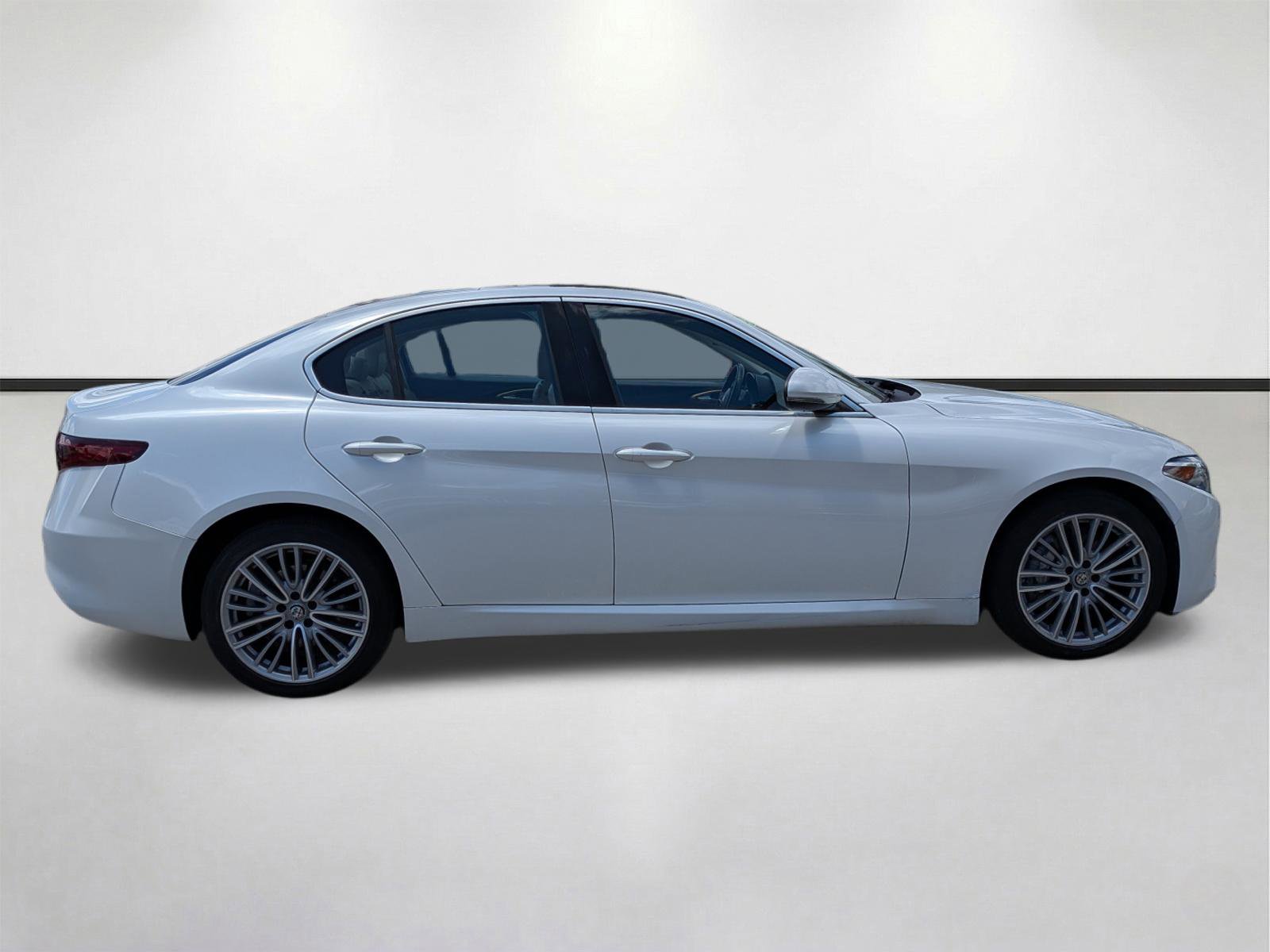 Used 2018 Alfa Romeo Giulia Ti w/ Quick Order Package 22X Lusso image 3