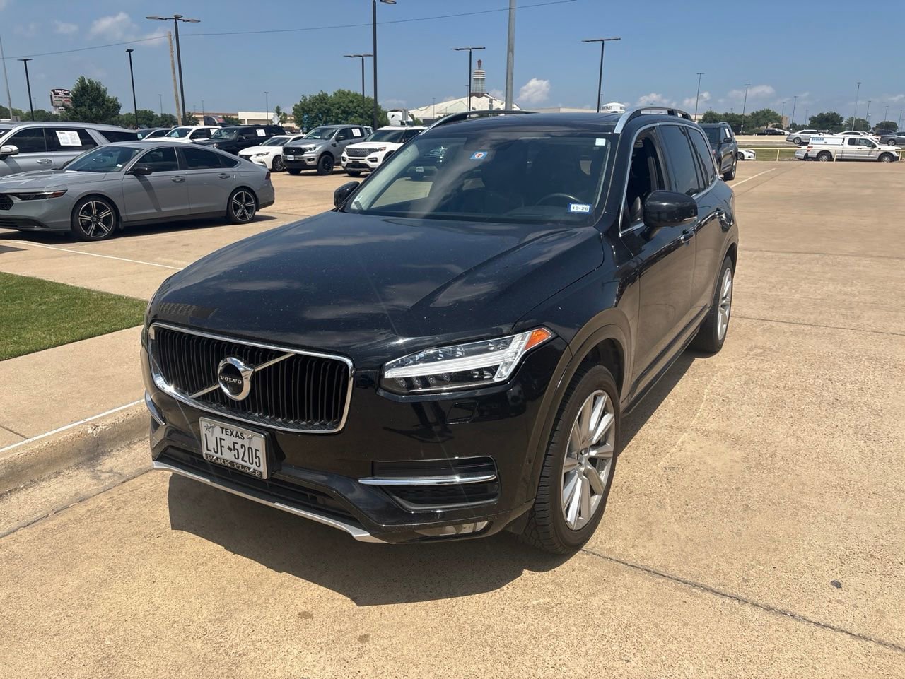 Used 2018 Volvo XC90 T6 Momentum w/ Convenience Package AWD/4WD image 1
