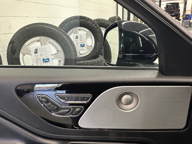 Used 2021 Lincoln Aviator Reserve w/ Equipment Group 208A AWD/4WD image 23