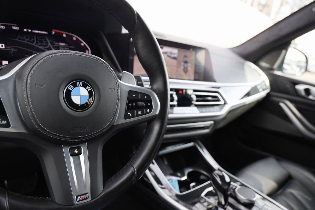 Used 2022 BMW X7 M50i w/ Cold Weather Package image 16
