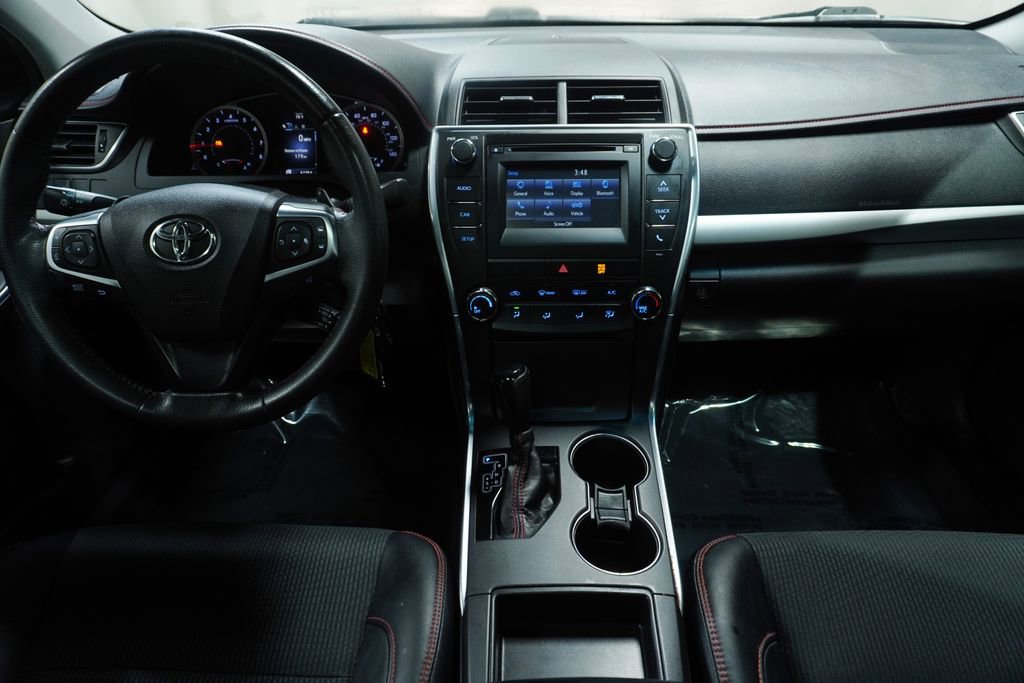 Used 2017 Toyota Camry SE w/ Moonroof Package FWD image 14