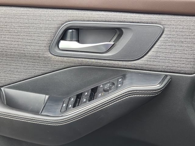 Used 2021 Nissan Rogue SV FWD image 26