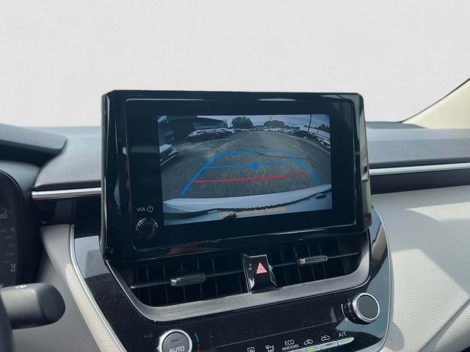 Used 2023 Toyota Corolla LE w/ Carpet Mat Package (TMS) FWD image 18