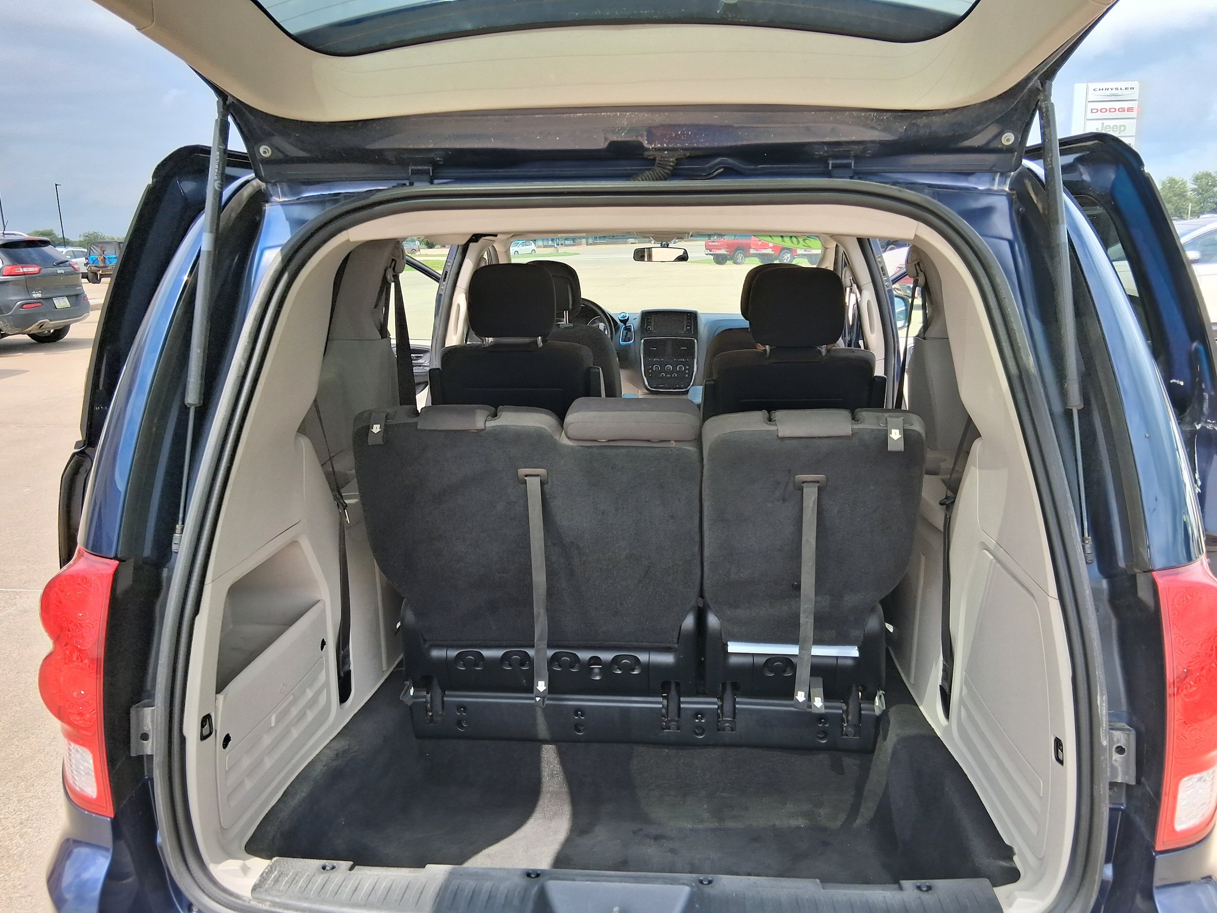 Used 2017 Dodge Grand Caravan SE w/ Power Window Group FWD image 18