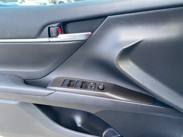 Used 2022 Toyota Camry SE FWD image 17