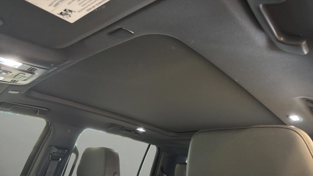 Used 2024 Chevrolet Suburban Z71 w/ Luxury Package image 13