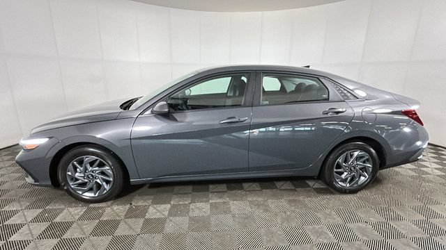 Certified 2024 Hyundai Elantra SEL FWD image 5