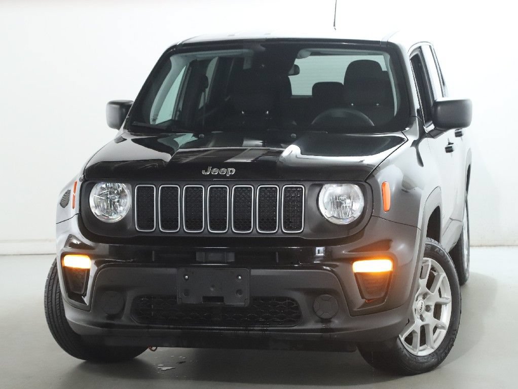 Used 2023 Jeep Renegade Latitude AWD/4WD image 3