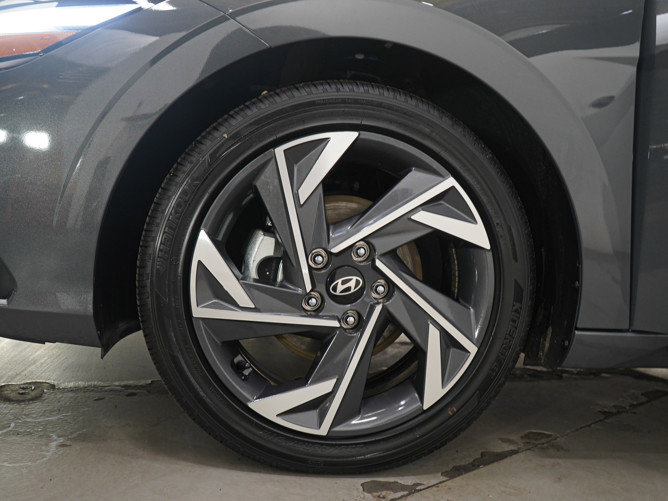 Used 2025 Hyundai Elantra SEL image 28