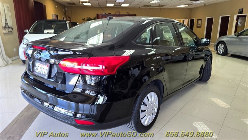 Used 2018 Ford Focus S FWD image 4