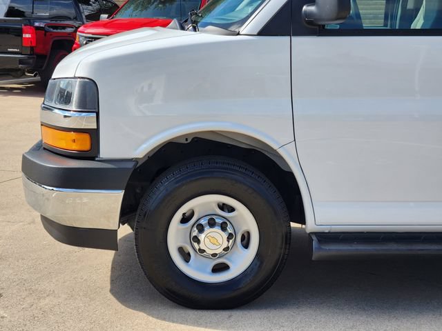 Used 2025 Chevrolet Express 3500 LT w/ LT Preferred Equipment Group RWD image 15