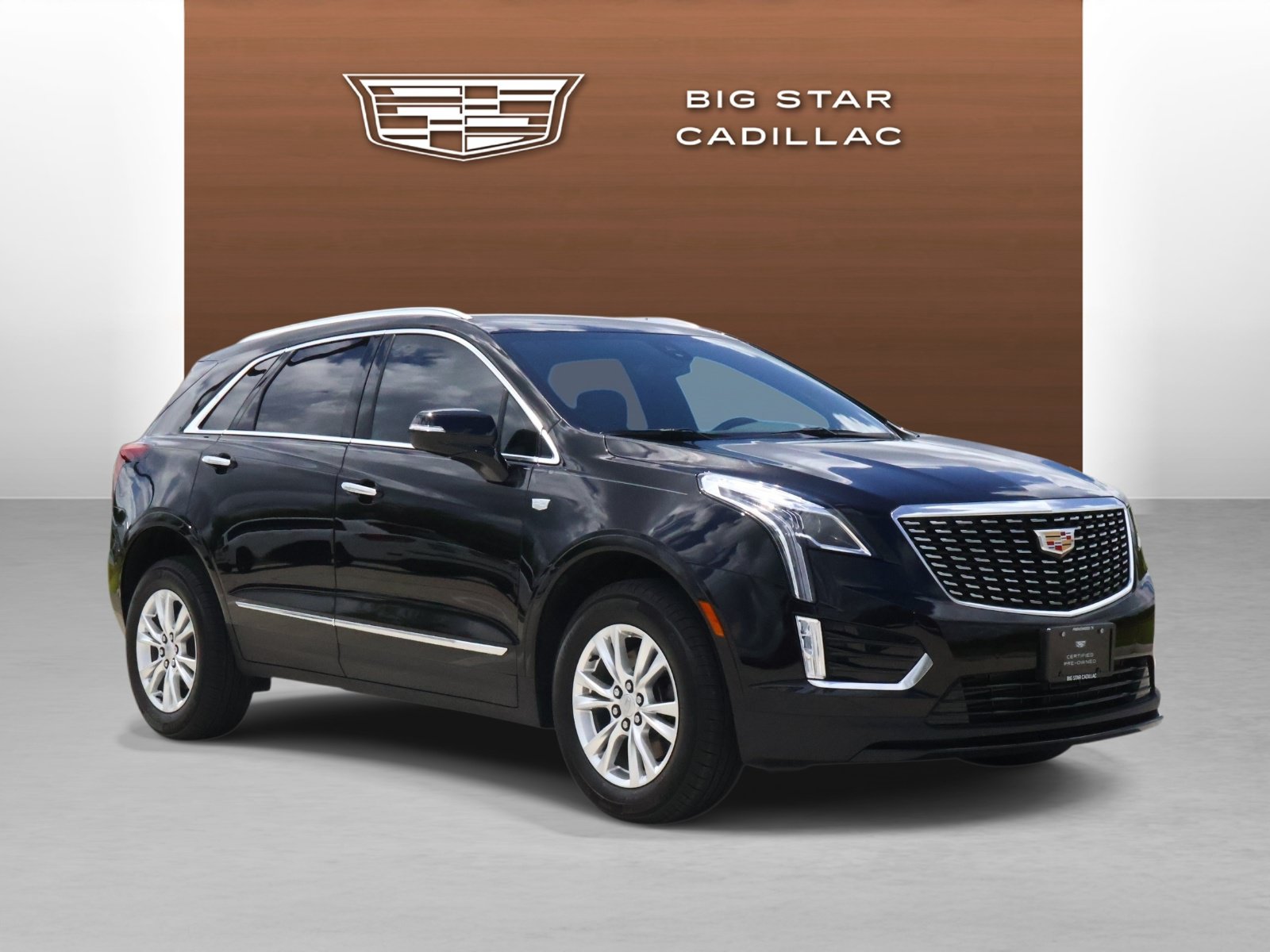 Used 2025 Cadillac XT5 Luxury w/ LPO, Floor Liner Package FWD image 7