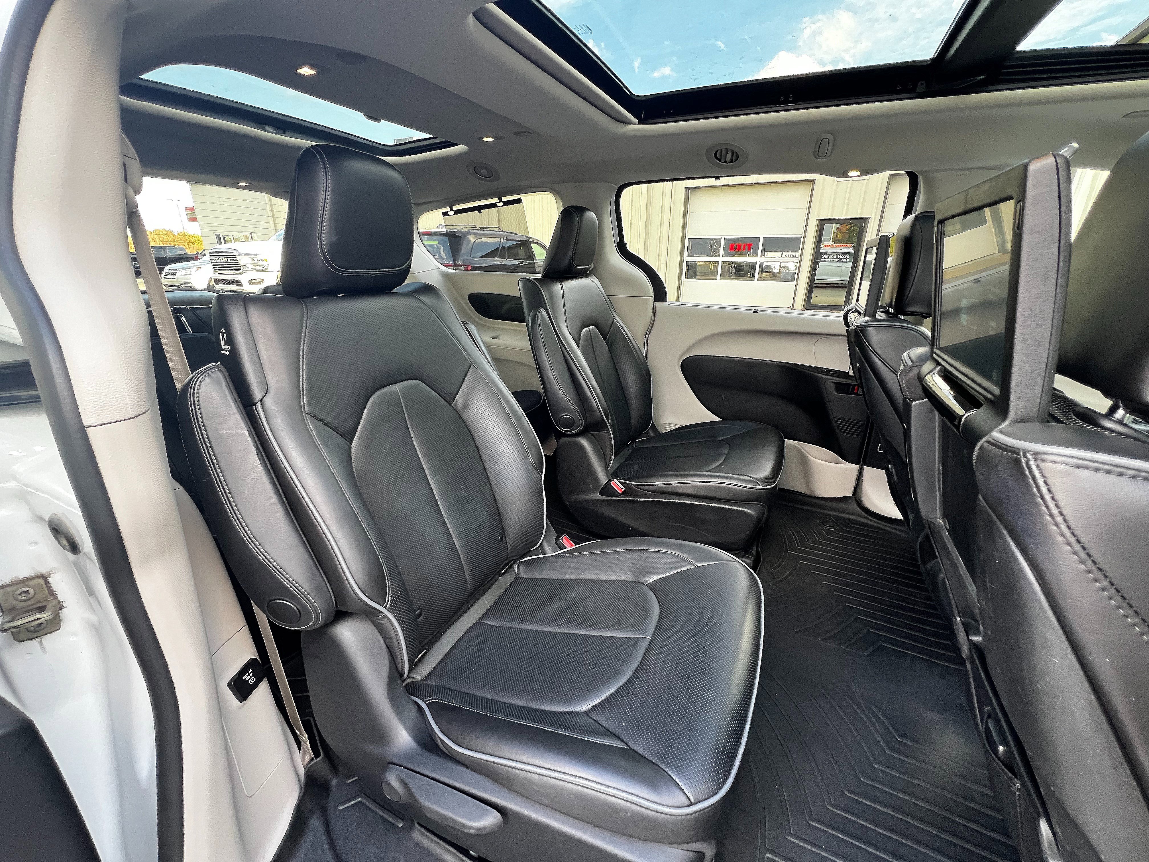 Used 2020 Chrysler Pacifica Limited w/ Advanced Safetytec Group image 29