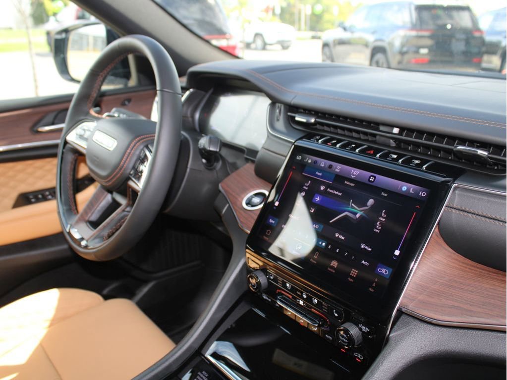 New 2025 Jeep Grand Cherokee Summit image 33