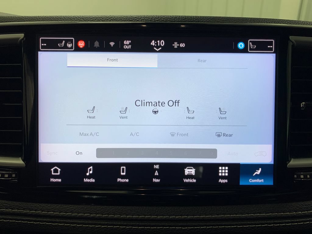 Used 2025 Chrysler Pacifica Limited FWD image 6