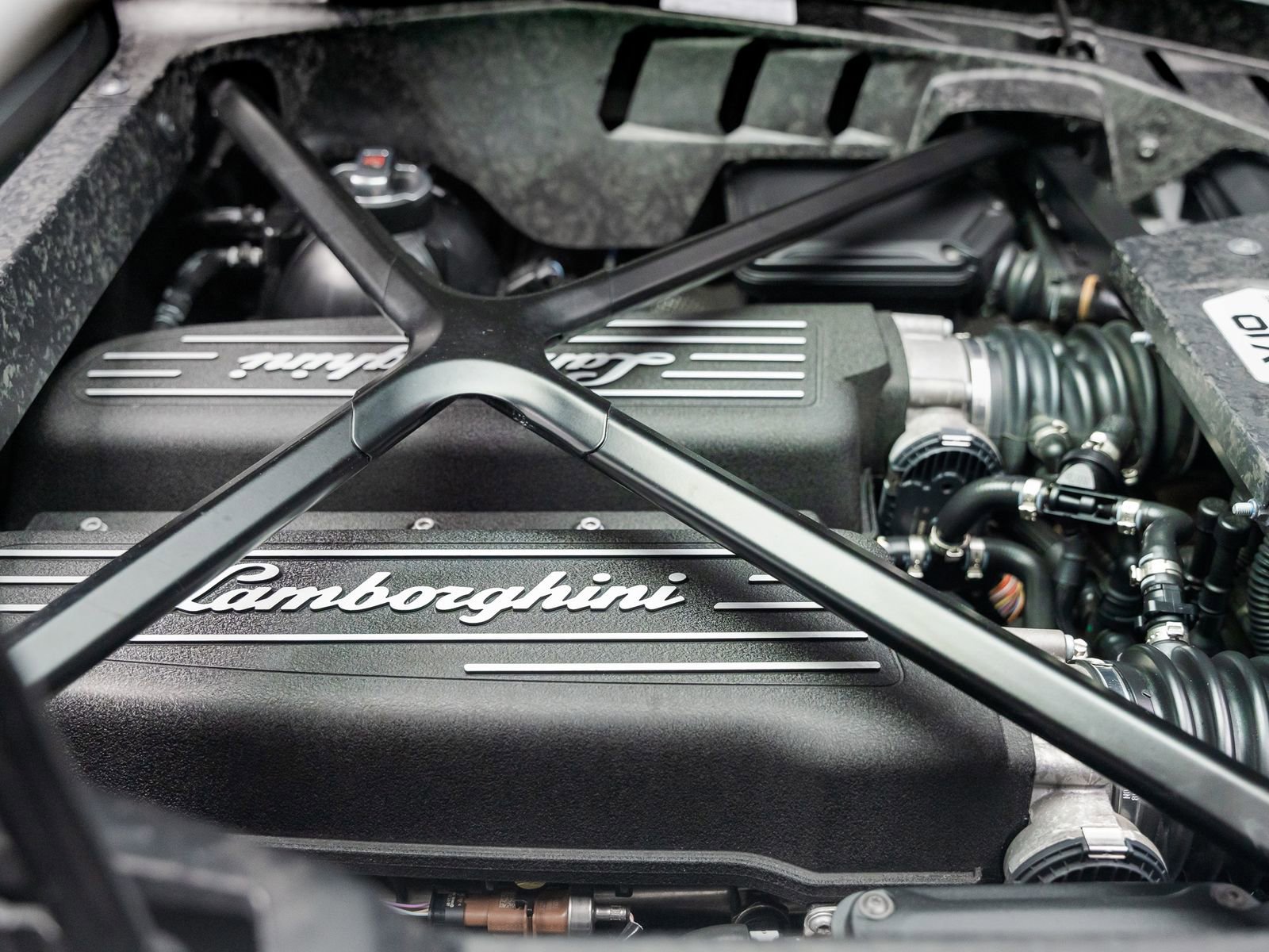 Used 2016 Lamborghini Huracan LP 610-4 AWD/4WD image 49