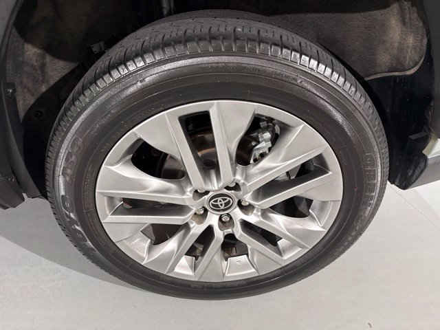 Used 2023 Toyota RAV4 XLE Premium FWD image 7