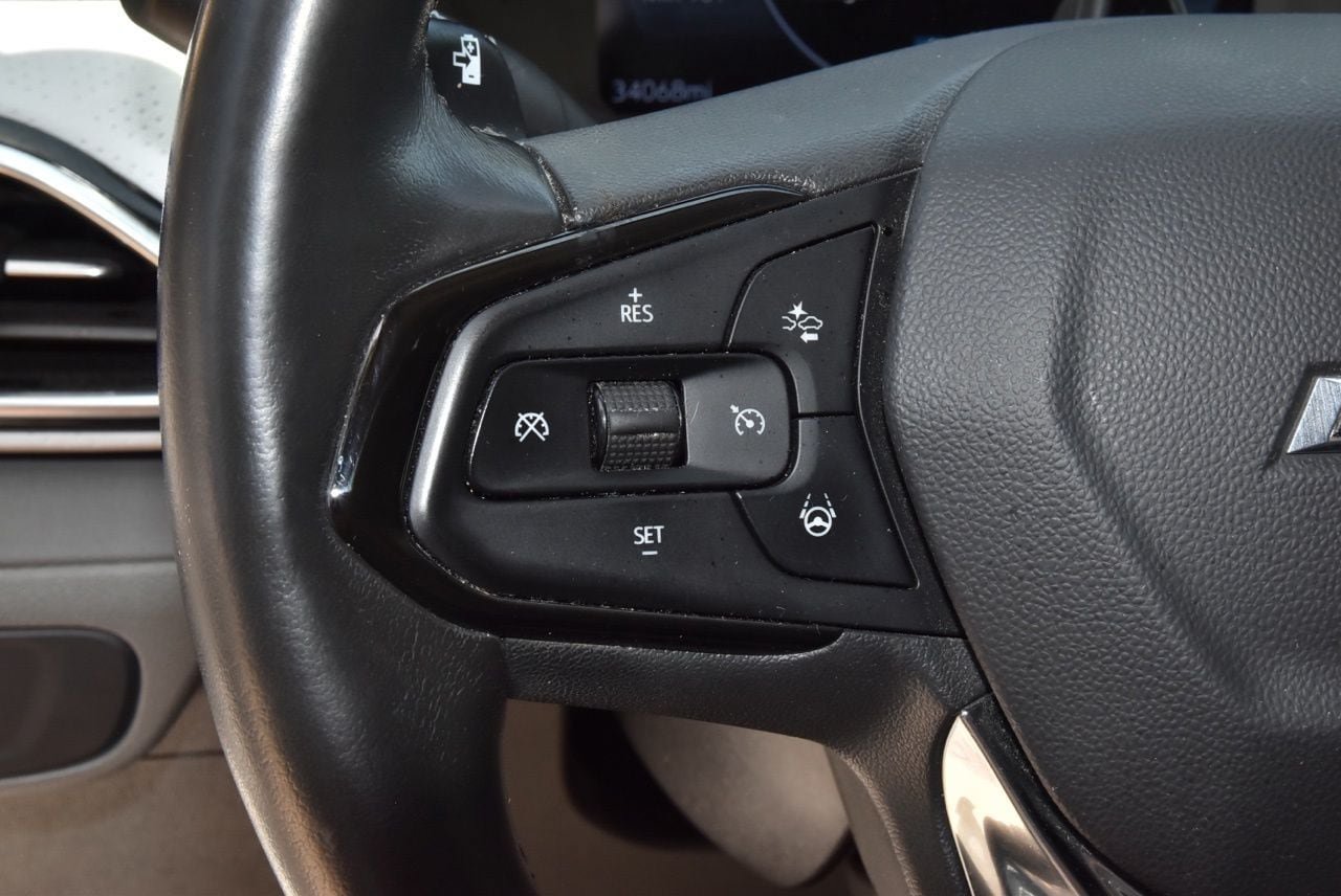 Used 2023 Chevrolet Bolt EUV Premier w/ Sun & Sound Package FWD image 22
