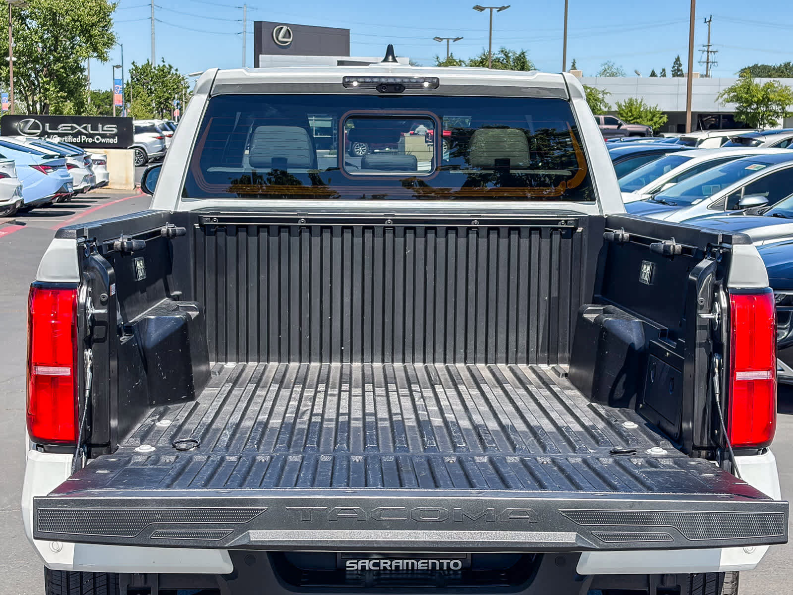 Used 2024 Toyota Tacoma Limited w/ Limited Package (LT) AWD/4WD image 25