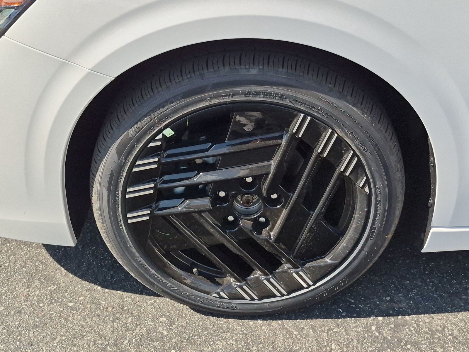 New 2027 Nissan Sentra SR w/ Floor Mat Package FWD image 9