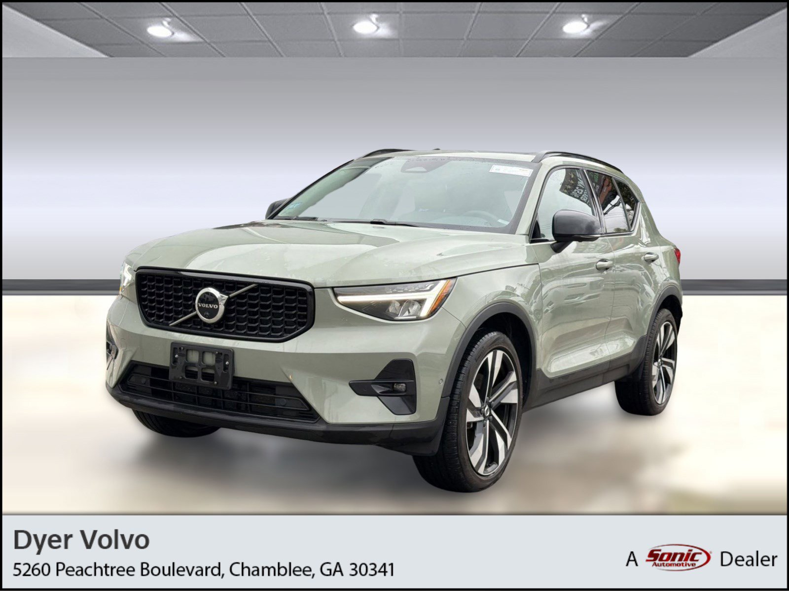 Certified 2023 Volvo XC40 B5 Plus w/ Driver Assist Package AWD/4WD image 1