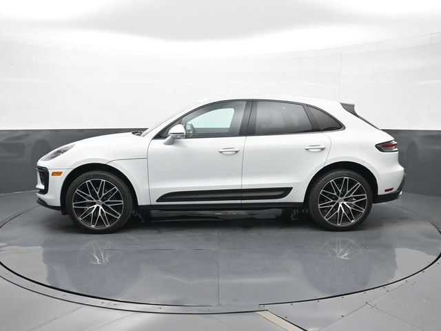 Certified 2025 Porsche Macan AWD/4WD image 2