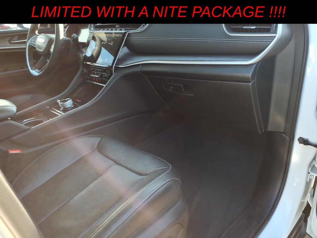 Used 2023 Jeep Grand Cherokee Limited w/ Luxury Tech Group II image 9