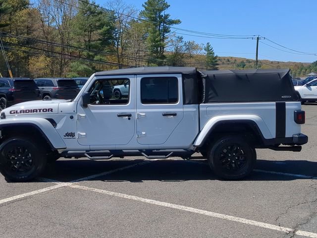 Certified 2022 Jeep Gladiator Sport AWD/4WD image 8