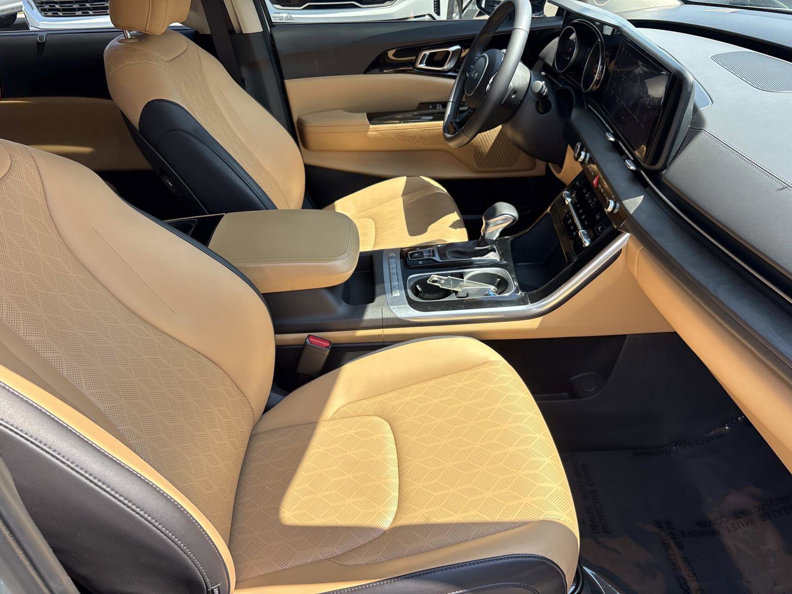 Used 2024 Kia Carnival EX FWD image 34