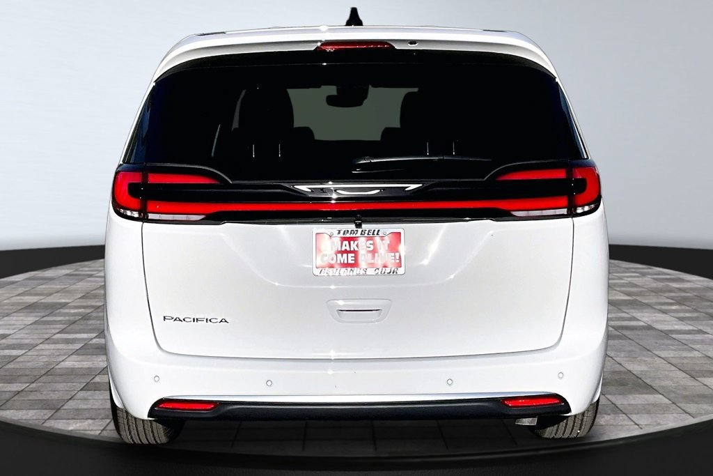 New 2027 Chrysler Pacifica Select FWD image 24