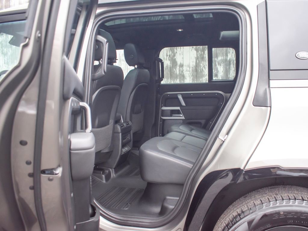 Certified 2024 Land Rover Defender 110 X-Dynamic SE image 34