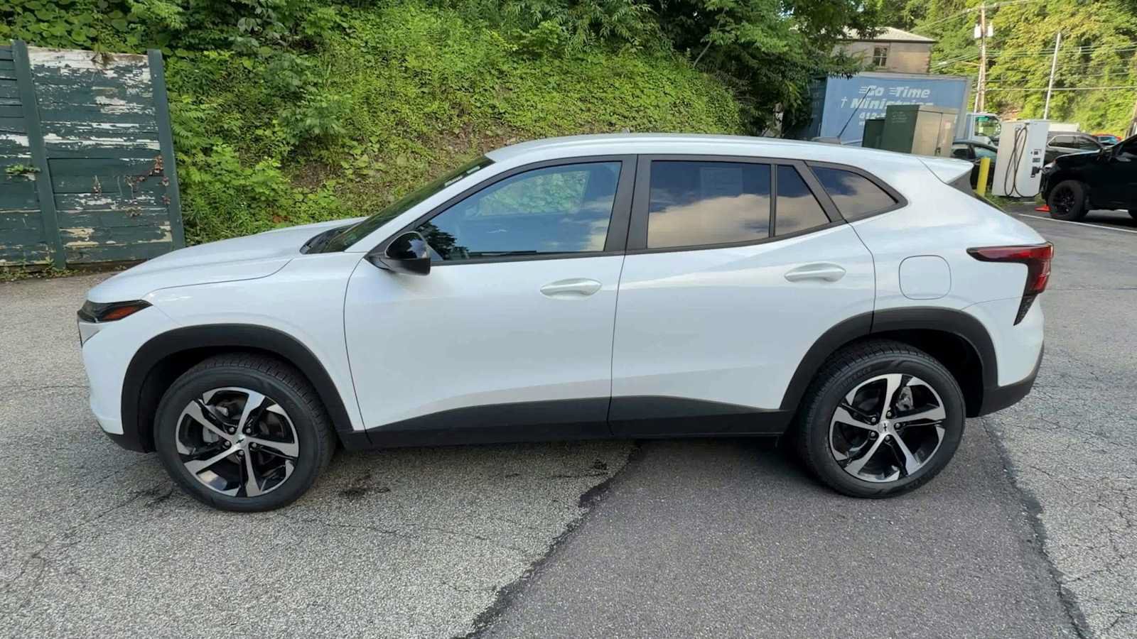 Certified 2024 Chevrolet Trax RS w/ Driver Confidence Package FWD image 5