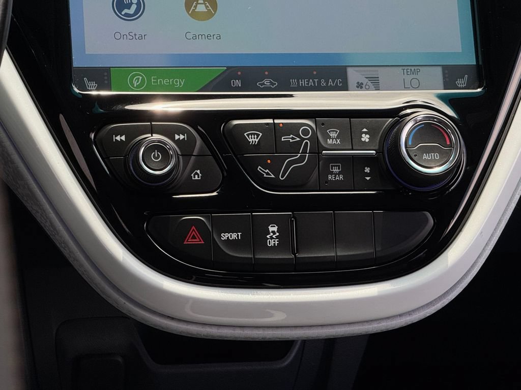 Used 2018 Chevrolet Bolt Premier w/ Driver Confidence II Package FWD image 17