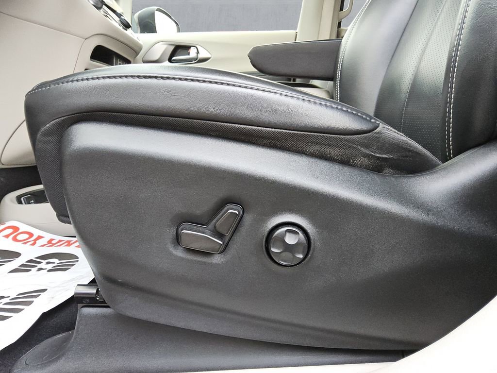Certified 2023 Chrysler Pacifica Touring-L FWD image 16