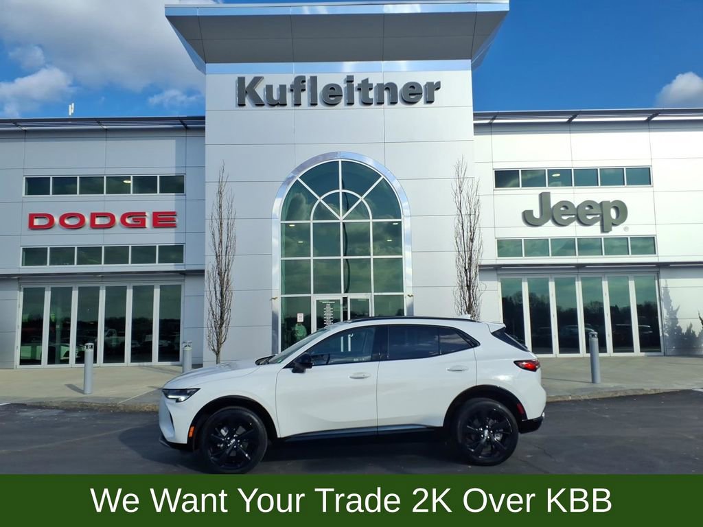 Used 2022 Buick Envision Essence w/ Technology Package II image 1