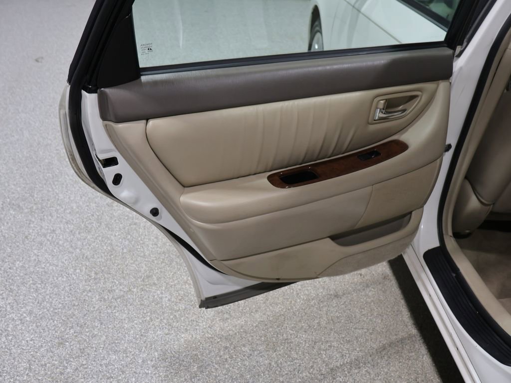 Used 2004 Toyota Avalon XLS image 18