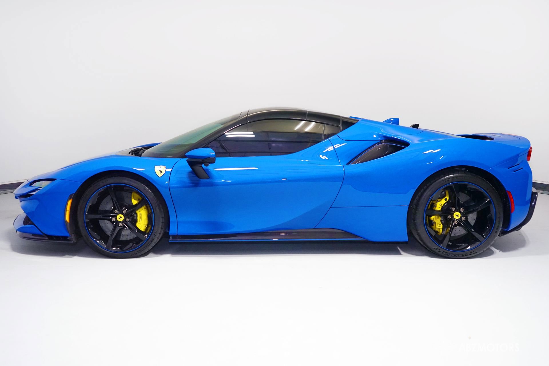 Used 2025 Ferrari SF90 Spider image 5