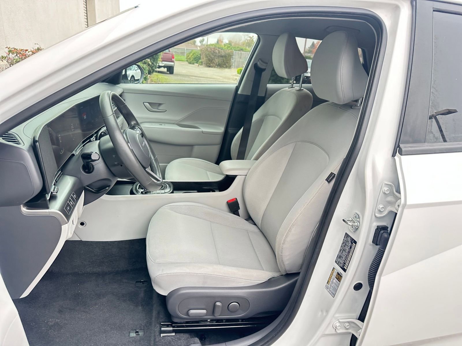 Used 2025 Hyundai Kona SEL image 36