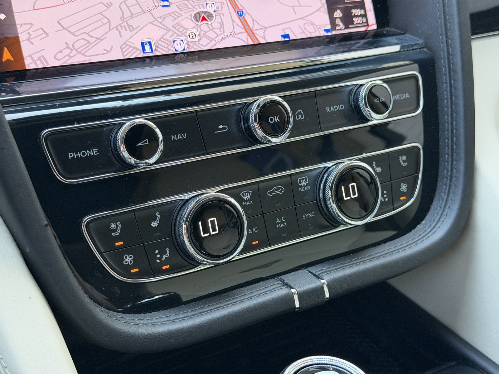 Certified 2023 Bentley Bentayga Extended Wheelbase AWD/4WD image 24