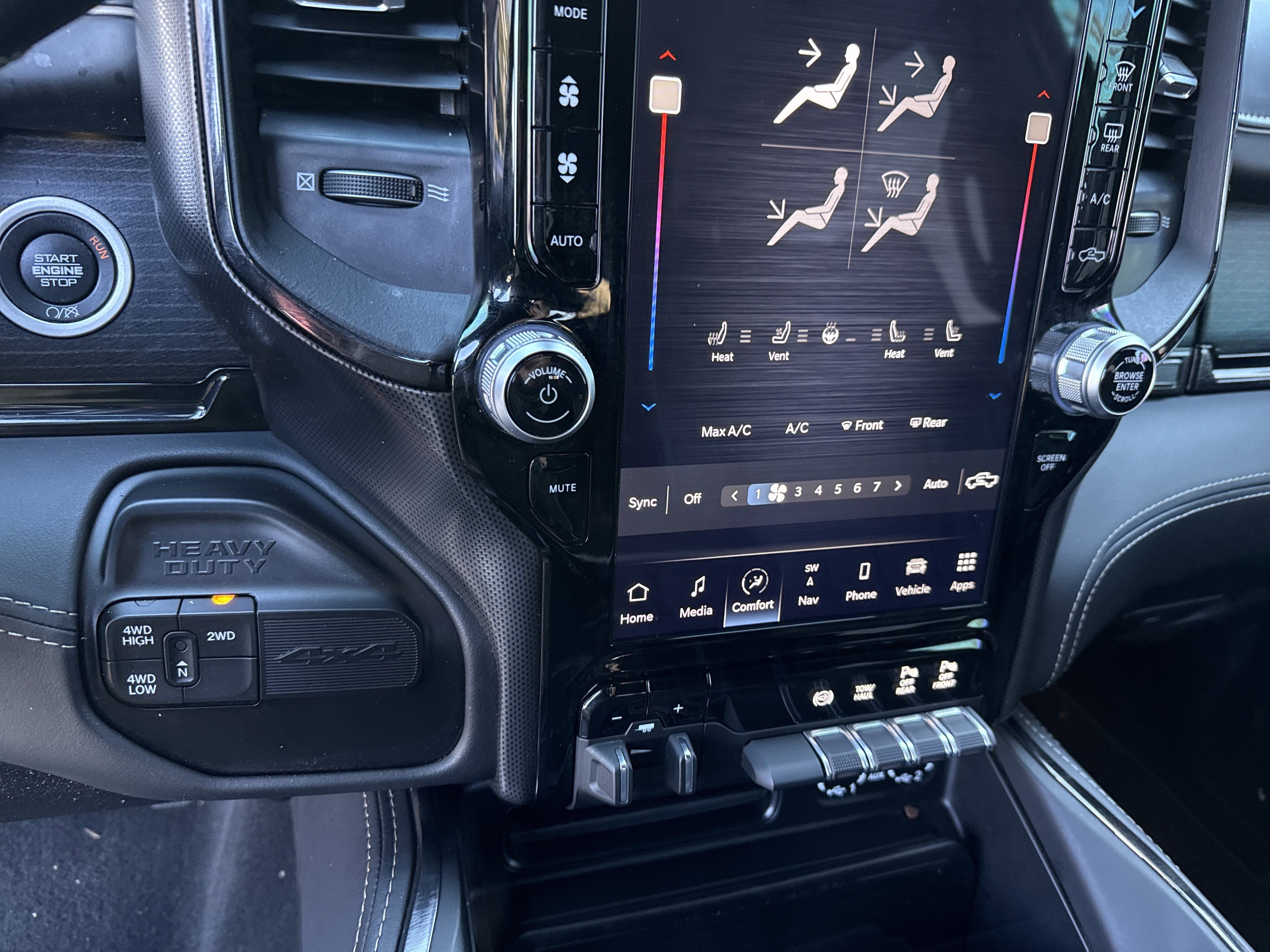 Used 2023 RAM 2500 Limited image 27